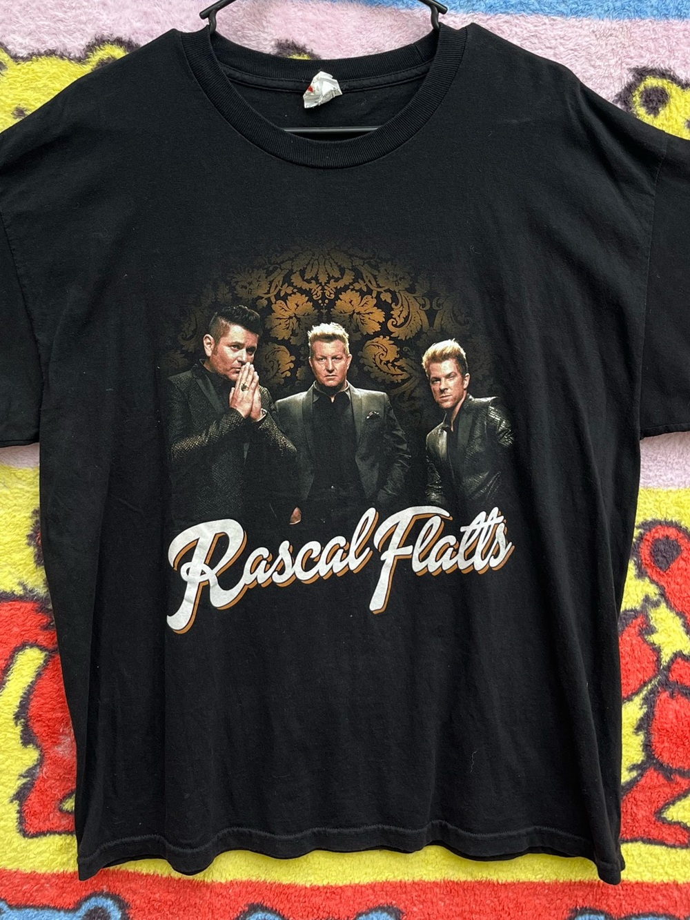 Vintage Rascal Flatts Black Band Photo Gold Damask Graphic Tee XL streetwear